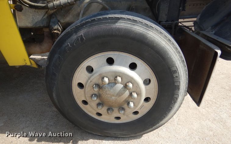 image for item KS9957 1982 Peterbilt 359  semi truck