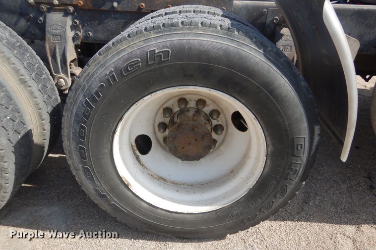 image for item KS9957 1982 Peterbilt 359  semi truck