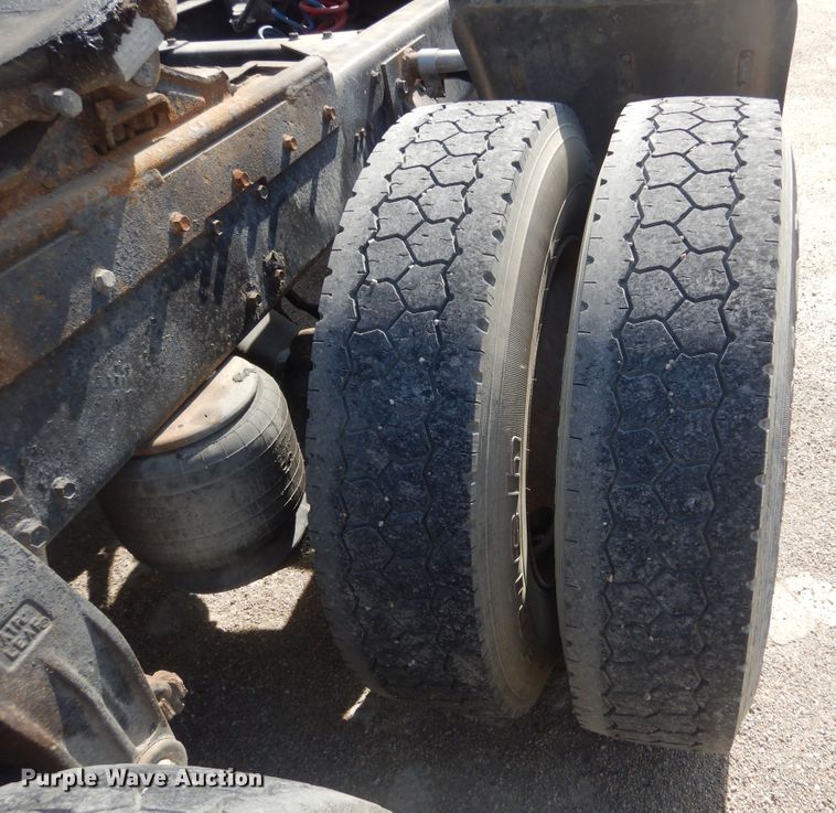 image for item KS9957 1982 Peterbilt 359  semi truck