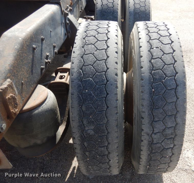 image for item KS9957 1982 Peterbilt 359  semi truck