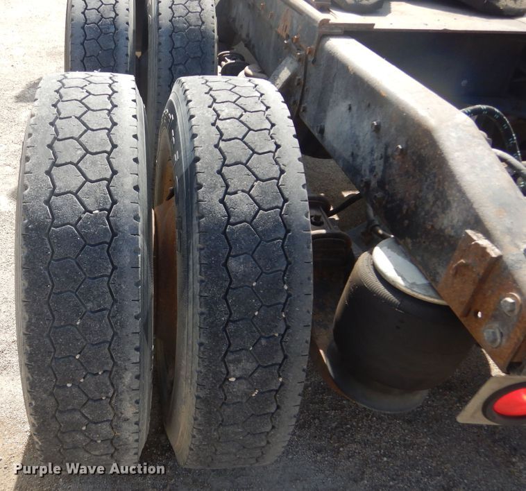 image for item KS9957 1982 Peterbilt 359  semi truck