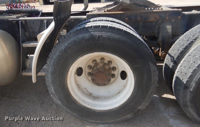 image for item KS9957 1982 Peterbilt 359  semi truck