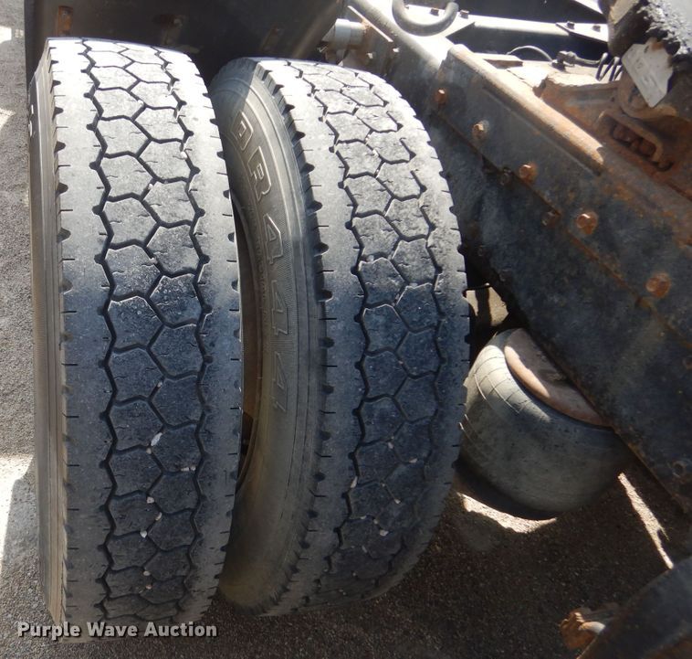 image for item KS9957 1982 Peterbilt 359  semi truck