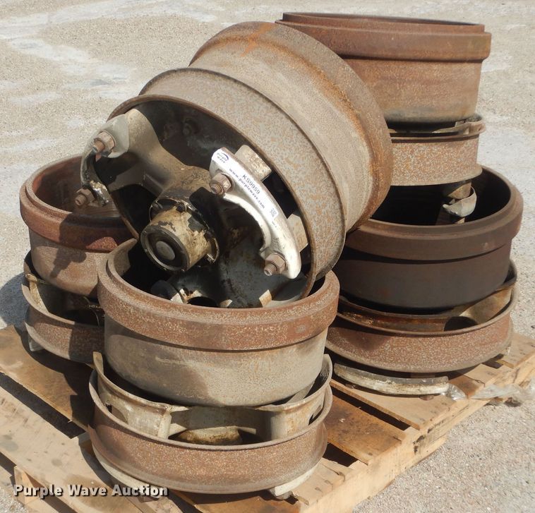 image for item KS9959 (6) 1994 Trail Blazer trailer hubs