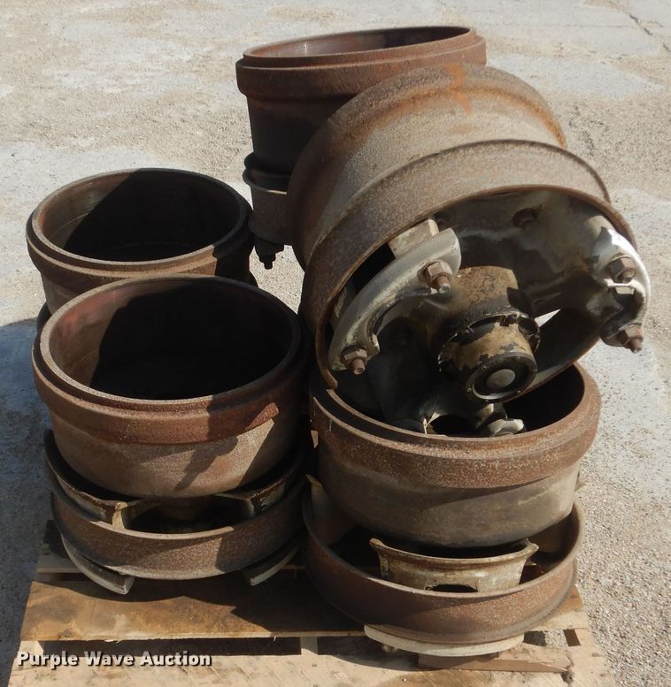image for item KS9959 (6) 1994 Trail Blazer trailer hubs