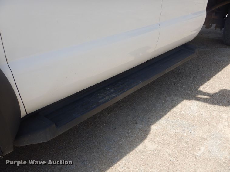 image for item KS9961 2009 Ford F450 Super Duty XLT  Crew Cab flatbed truck