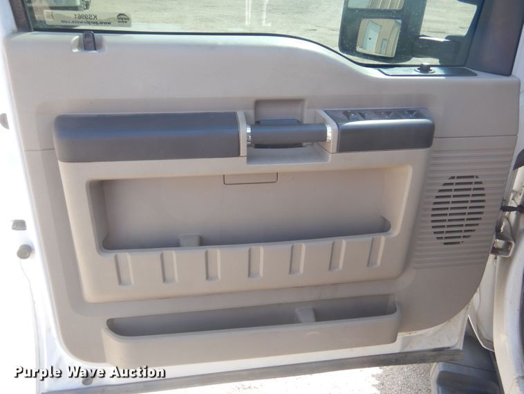 image for item KS9961 2009 Ford F450 Super Duty XLT  Crew Cab flatbed truck