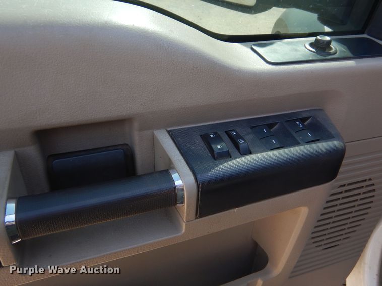 image for item KS9961 2009 Ford F450 Super Duty XLT  Crew Cab flatbed truck