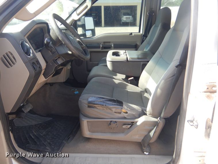 image for item KS9961 2009 Ford F450 Super Duty XLT  Crew Cab flatbed truck