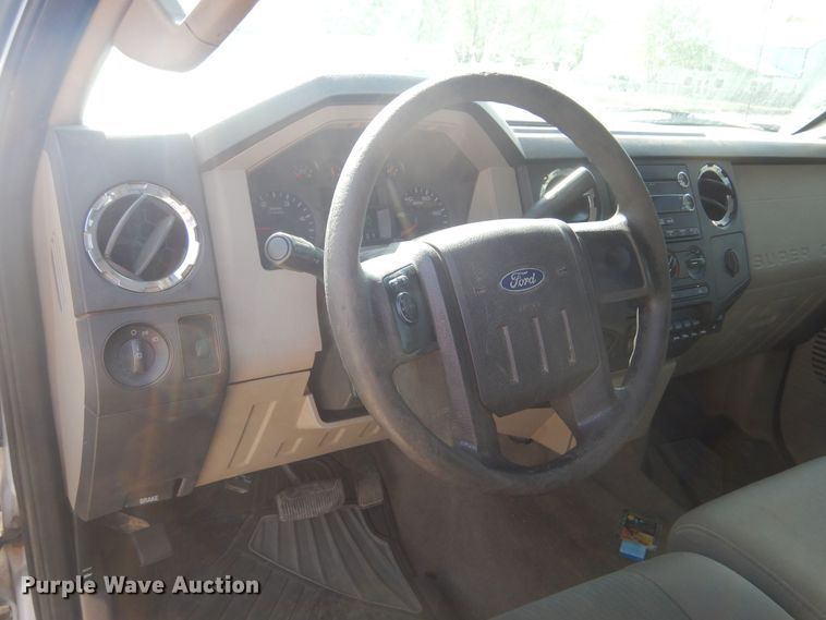 image for item KS9961 2009 Ford F450 Super Duty XLT  Crew Cab flatbed truck