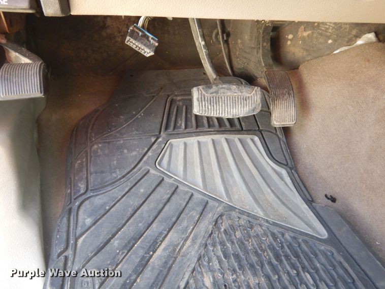 image for item KS9961 2009 Ford F450 Super Duty XLT  Crew Cab flatbed truck