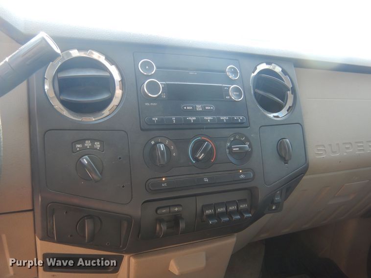 image for item KS9961 2009 Ford F450 Super Duty XLT  Crew Cab flatbed truck