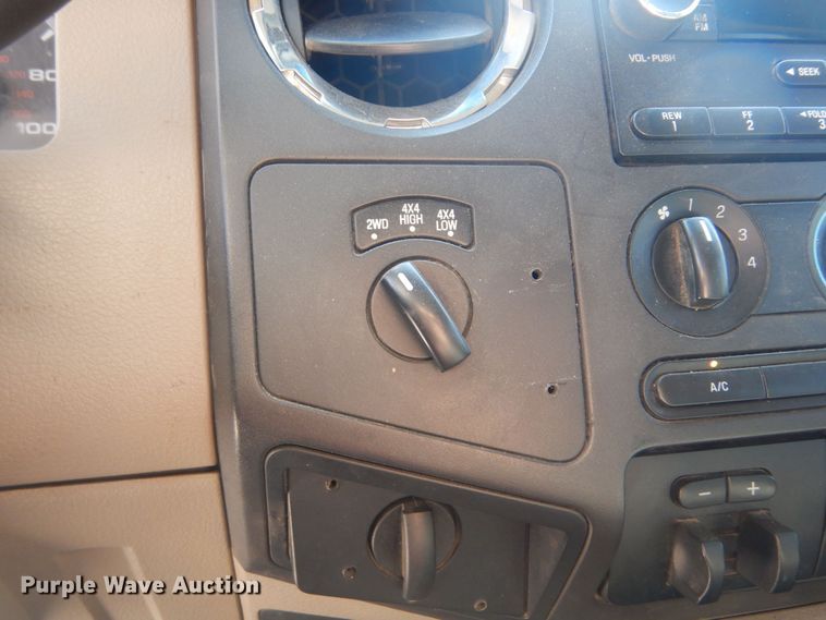 image for item KS9961 2009 Ford F450 Super Duty XLT  Crew Cab flatbed truck