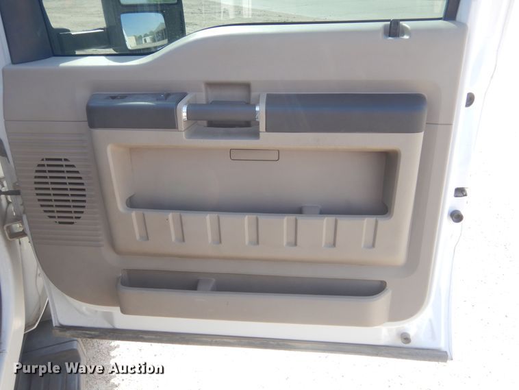 image for item KS9961 2009 Ford F450 Super Duty XLT  Crew Cab flatbed truck