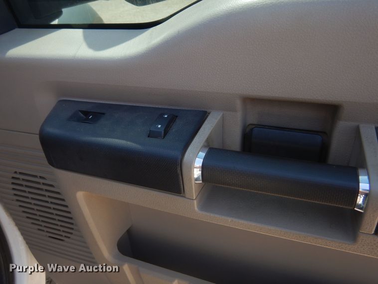 image for item KS9961 2009 Ford F450 Super Duty XLT  Crew Cab flatbed truck