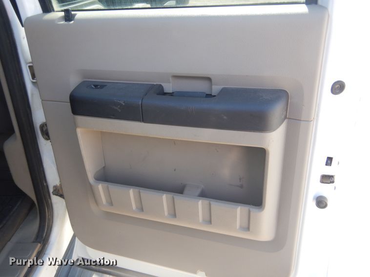 image for item KS9961 2009 Ford F450 Super Duty XLT  Crew Cab flatbed truck