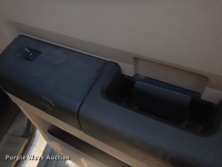 image for item KS9961 2009 Ford F450 Super Duty XLT  Crew Cab flatbed truck