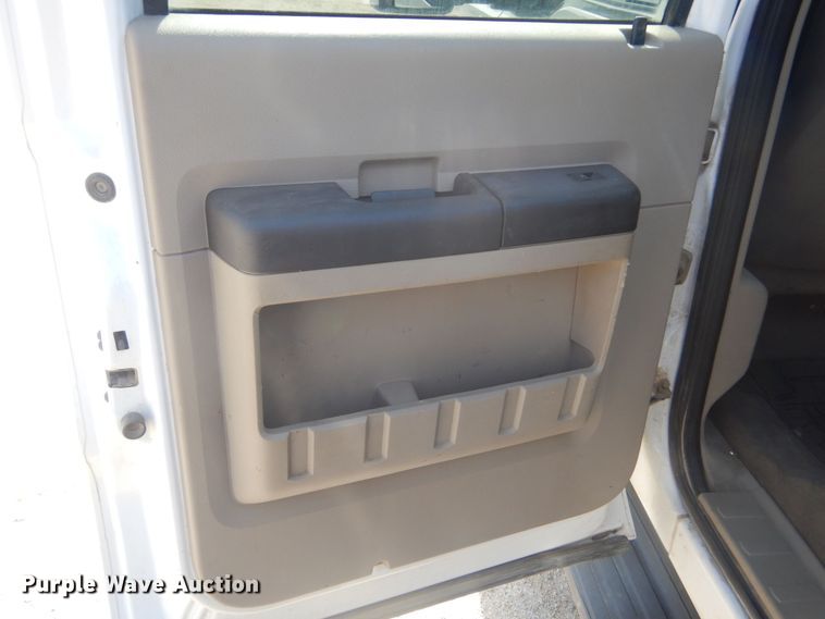 image for item KS9961 2009 Ford F450 Super Duty XLT  Crew Cab flatbed truck