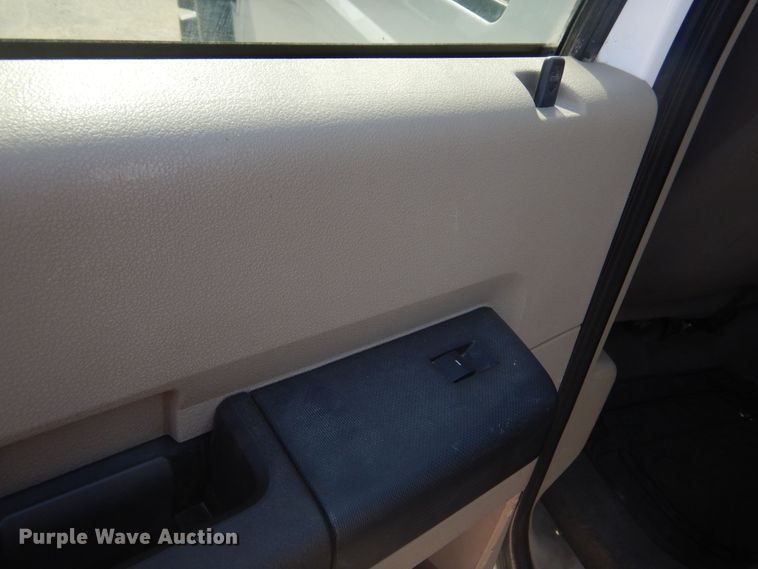 image for item KS9961 2009 Ford F450 Super Duty XLT  Crew Cab flatbed truck