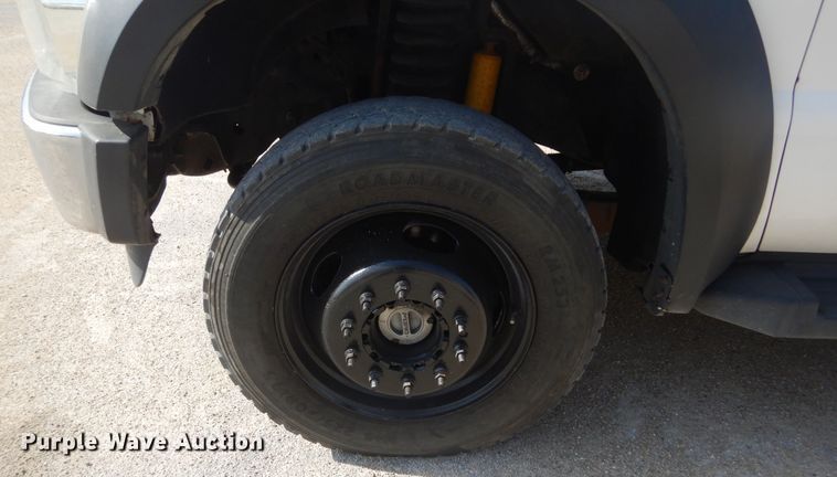 image for item KS9961 2009 Ford F450 Super Duty XLT  Crew Cab flatbed truck