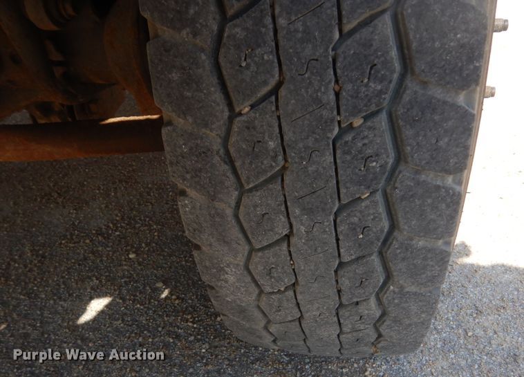 image for item KS9961 2009 Ford F450 Super Duty XLT  Crew Cab flatbed truck