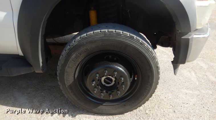 image for item KS9961 2009 Ford F450 Super Duty XLT  Crew Cab flatbed truck