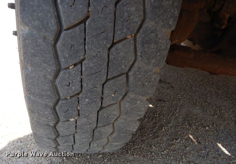 image for item KS9961 2009 Ford F450 Super Duty XLT  Crew Cab flatbed truck