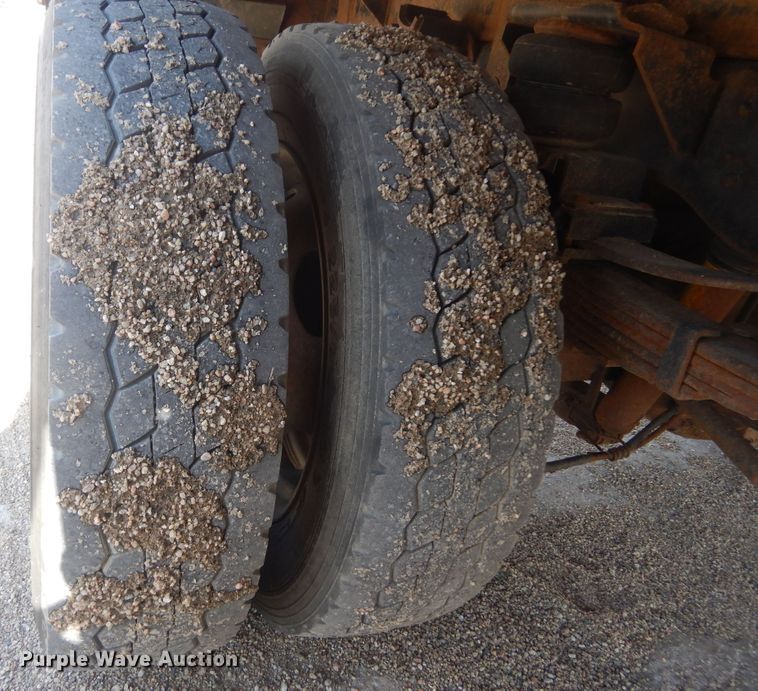 image for item KS9961 2009 Ford F450 Super Duty XLT  Crew Cab flatbed truck