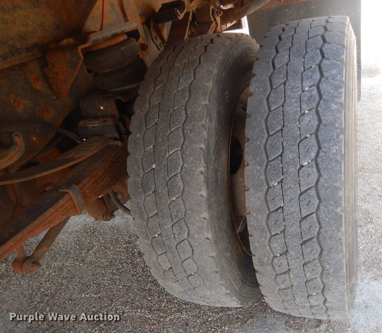 image for item KS9961 2009 Ford F450 Super Duty XLT  Crew Cab flatbed truck