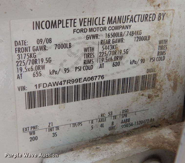 image for item KS9961 2009 Ford F450 Super Duty XLT  Crew Cab flatbed truck