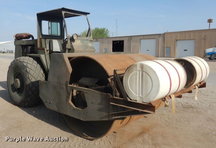 image for item KS9963 1981 Raygo 400A  single drum vibratory roller