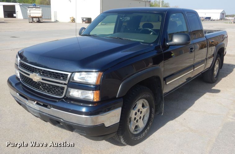 image for item KS9965 2006 Chevrolet Silverado 1500  Ext. Cab pickup truck