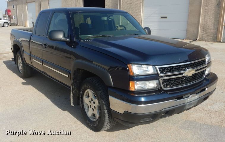 image for item KS9965 2006 Chevrolet Silverado 1500  Ext. Cab pickup truck