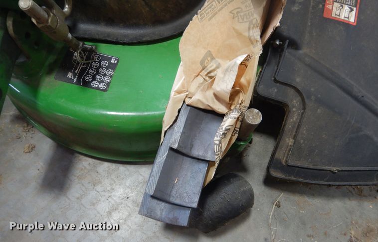 image for item KS9967 John Deere 7 Iron Pro 72  mower Deck