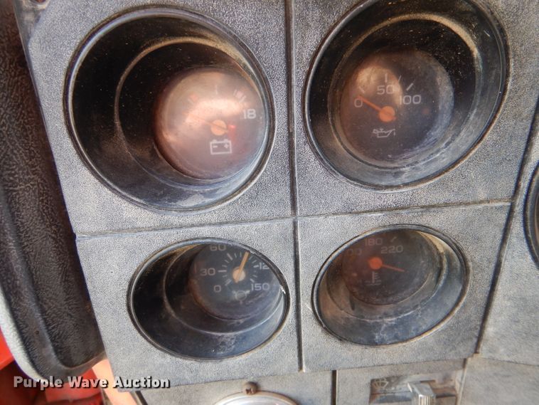 image for item LJ9947 1985 GMC Sierra 7000  oil distributor truck