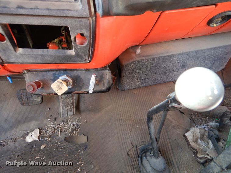 image for item LJ9947 1985 GMC Sierra 7000  oil distributor truck