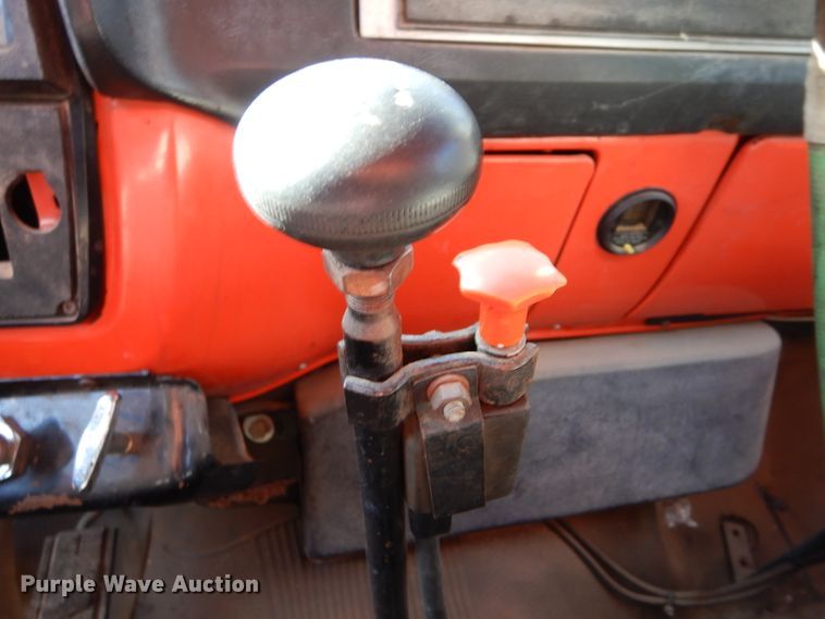 image for item LJ9947 1985 GMC Sierra 7000  oil distributor truck