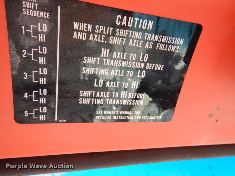 image for item LJ9947 1985 GMC Sierra 7000  oil distributor truck