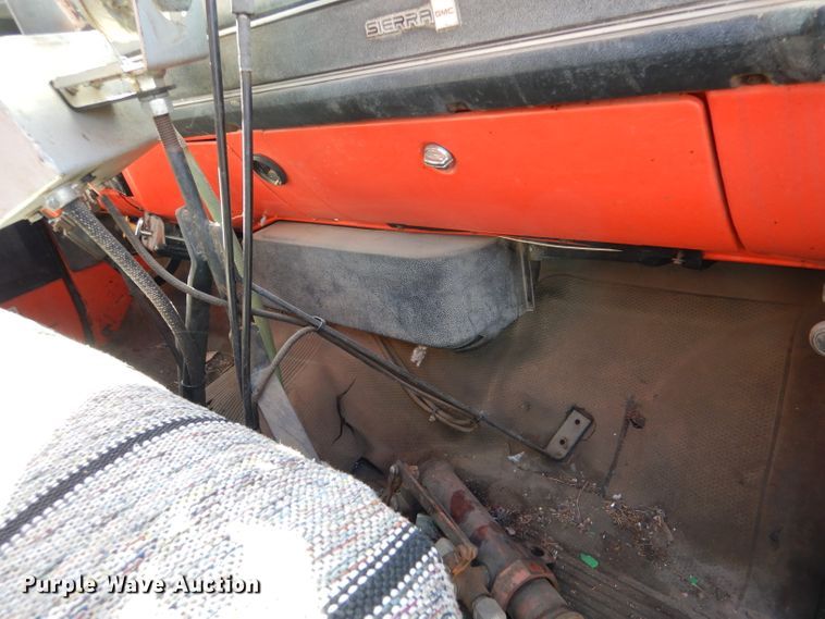 image for item LJ9947 1985 GMC Sierra 7000  oil distributor truck