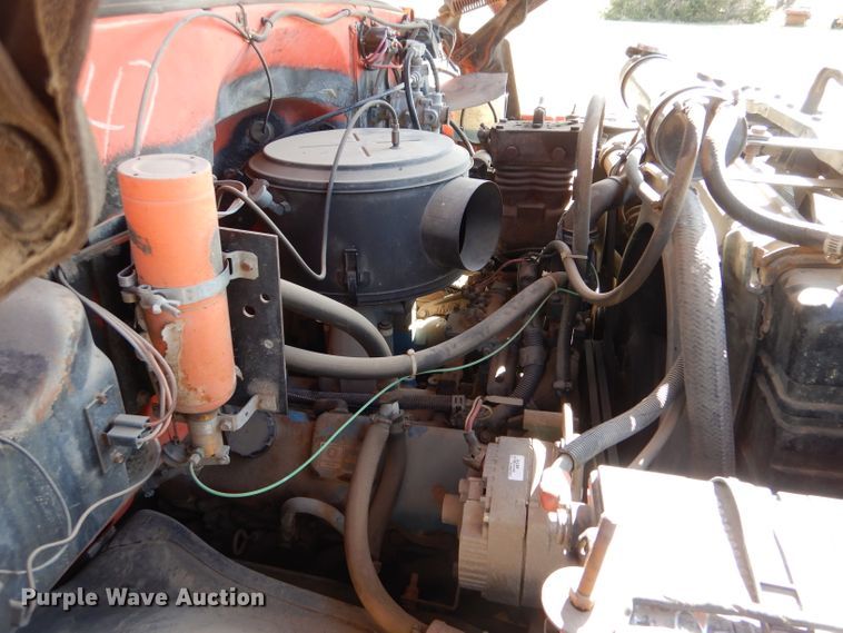 image for item LJ9947 1985 GMC Sierra 7000  oil distributor truck