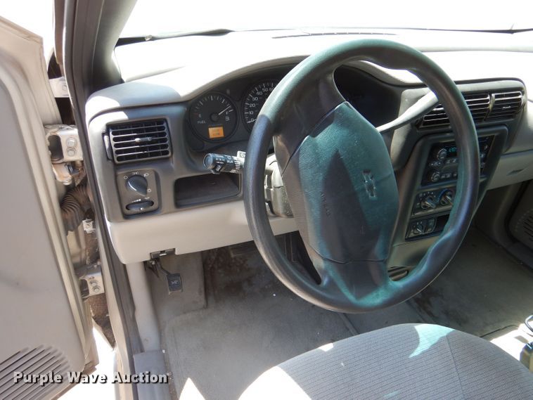 image for item LS9145 2005 Chevrolet Venture  van