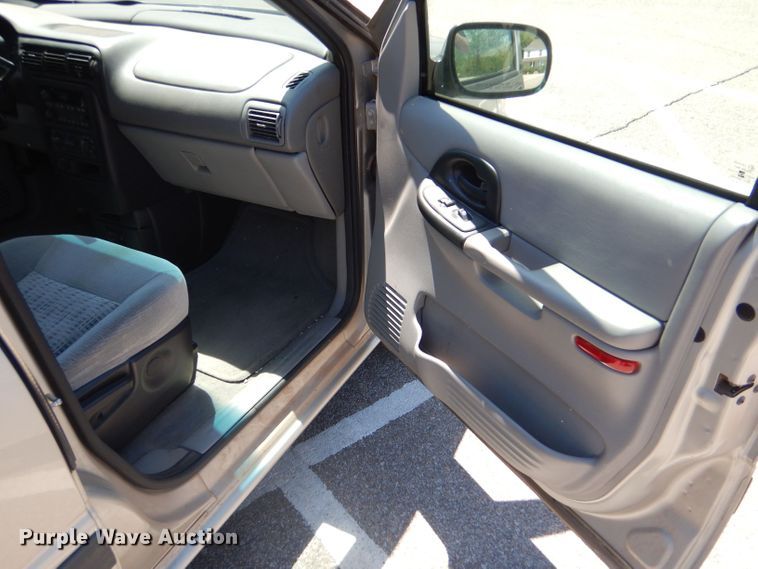 image for item LS9145 2005 Chevrolet Venture  van