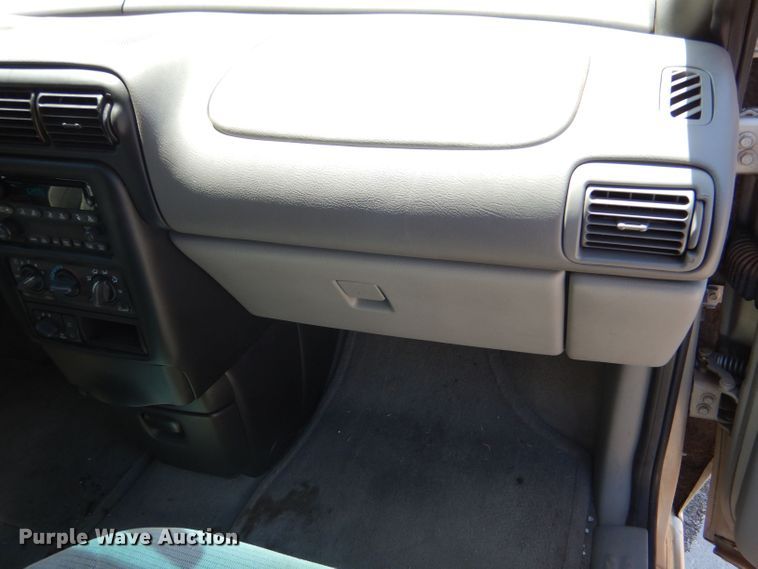 image for item LS9145 2005 Chevrolet Venture  van