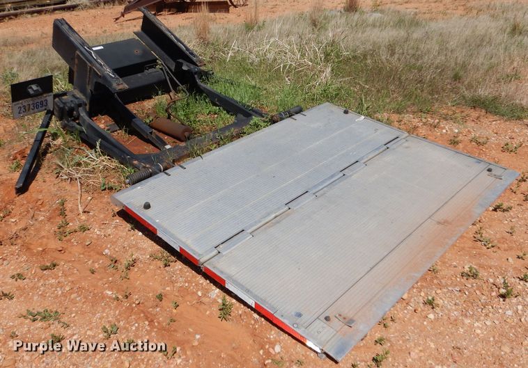 image for item LS9147 2015 Leyman LHLP3500G-8060CS end gate lift