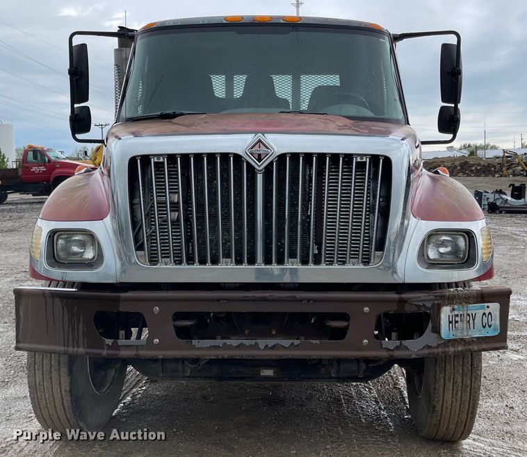 image for item MJ9651 2004 International 7300  dump flatbed truck