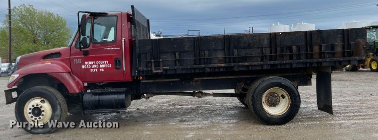 image for item MJ9651 2004 International 7300  dump flatbed truck