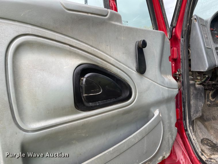 image for item MJ9651 2004 International 7300  dump flatbed truck