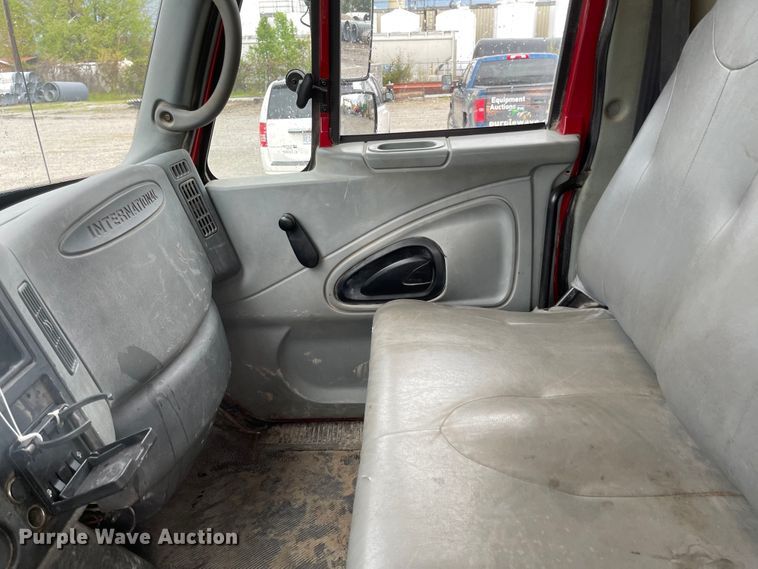 image for item MJ9651 2004 International 7300  dump flatbed truck