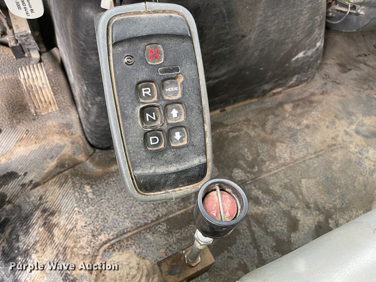 image for item MJ9651 2004 International 7300  dump flatbed truck