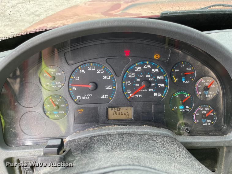 image for item MJ9651 2004 International 7300  dump flatbed truck